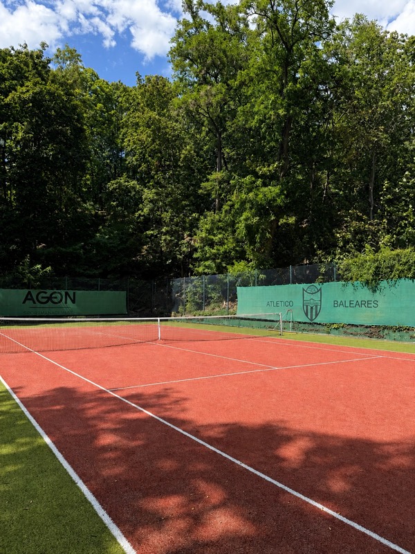 Tennis-Außenplatz im Grünen am Sportpark Triftal